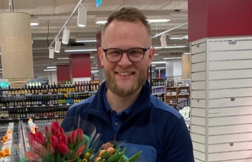 Uddeler Martin Halle og de andre i SuperBrugsen får torsdag besøg af Byforum i Hirtshals. Foto: Arkiv.