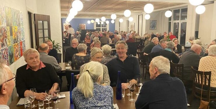 Gæsterne på Restaurant Tannishus holder af traditioner - også Åge Vinther jubilæumsfest hvert år den 4. marts. Privatfoto