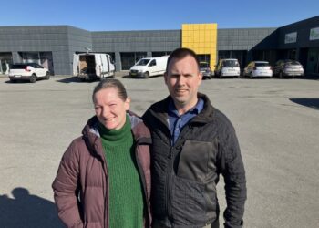 René og Dorthe åbner Modeloppen på Farøvej i Hjørring. Foto: Palle W. Nielsen
