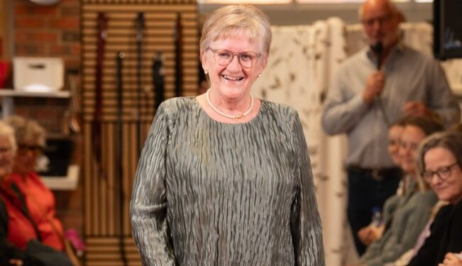 Dansk Folkehjælp Hjørrings formand Jette Videnkjær var også i fest-humør. Foto: Heine Justesen