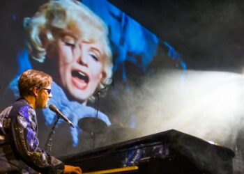 Elton John Experience UK gi'r den gas til Byfesten i Hjørring. Pressefoto