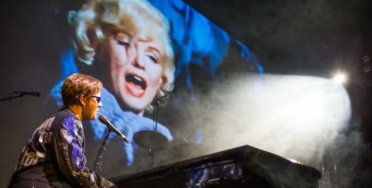Elton John Experience UK gi'r den gas til Byfesten i Hjørring. Pressefoto