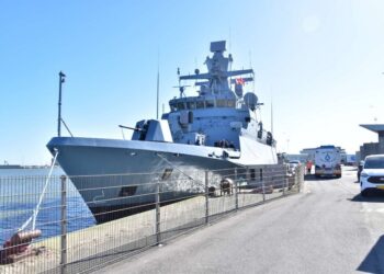 Krigsskibet Emden ved Norgeskajen i Hirtshals Havn. Foto: Presse-fotos.dk.