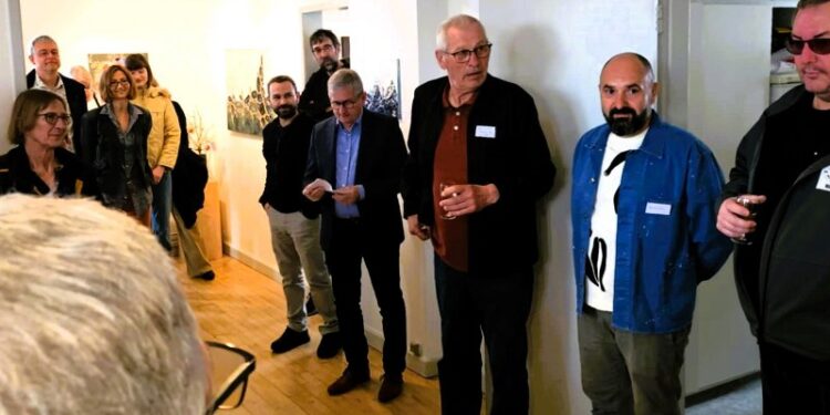 Kurt Bærentsen, Ovidiu Talpo og Ole Valsson ses her ved en tidligere udstilling på Hirtshals Fyr. Foto: Helle Gaust.