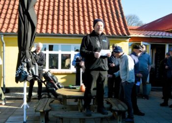 Formand Fridi Magnussen bød velkommen til åbningsmatchen hos Hirtshals Golfklub. Foto: HGK.