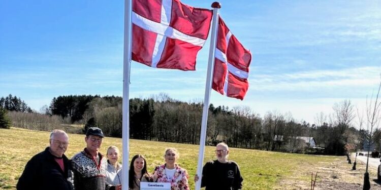 Sparekassen Danmark Fondene overrækker stor donation til Mosbjerg Kultur- og Borgerforening. Privatfoto.