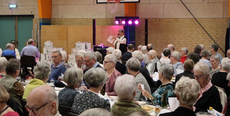 150 gæster havde fundet vej til Sindal Hallerne til "Danmark Spiser Sammen".