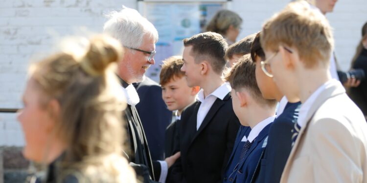 Konfirmation i Hirtshals Kirke. Foto: Mediehuset Hirtshals.