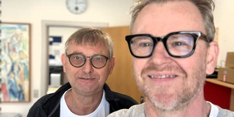 Afgående skoleleder Per Aaen bagerst i selskab med Lars Hviid Pilgaard. Foto: Privat.