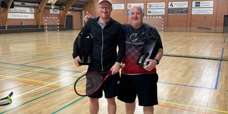 Vinder af Twonby Open 2025 - Lyn og Kølemadsen. Nej, Madsen spillede ikke i lange bukser. Foto: Privat.
