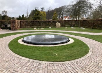 Markeringen af 4. maj begynder her på Hjørring Kirkegård. Foto: Palle W. Nielsen
