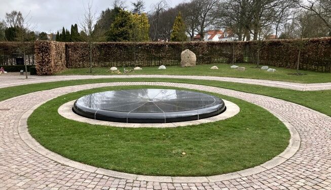 Markeringen af 4. maj begynder her på Hjørring Kirkegård. Foto: Palle W. Nielsen