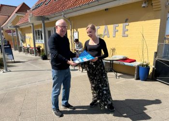 Handelschef Per Martensen fra Hirtshals Handel & Erhverv i selskab med bestyrelsesmedlem Pernille Ramberg fra Lilleheden Café & Restaurant. Foto (arkiv): Niels Skipper.