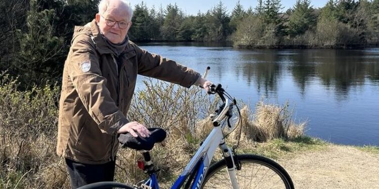 Forfatteren på cykeltur i Blokhus Klitplantage. Foto: Privat.