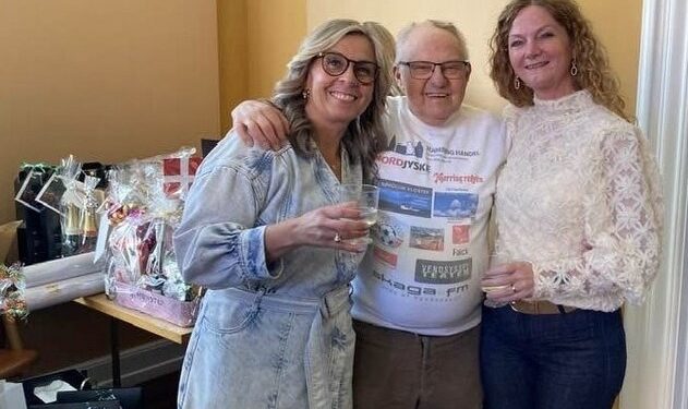 Snart bogaktuelle Krumme krammer Rikke og Betina. Privatfoto