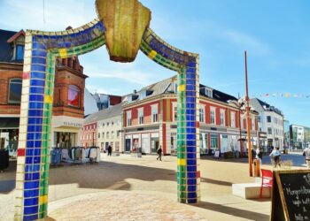 Udsigt til Østergade og Springvandspladsen fra porten til P. Nørkjærs Plads. Foto: Jørgen Johansen.