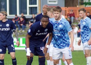 Vendsyssel FF her i udebanetøj i Roskilde lørdag kan stadig selv afgøre om det bliver NordicBet Ligaen eller 2. division efter sommerpausen. Foto: VFF