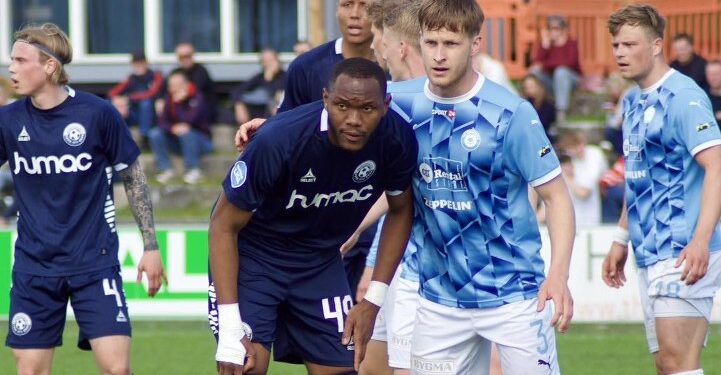 Vendsyssel FF her i udebanetøj i Roskilde lørdag kan stadig selv afgøre om det bliver NordicBet Ligaen eller 2. division efter sommerpausen. Foto: VFF