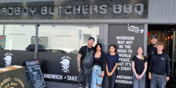 Fra åbningsdagen i maj 2025 hos BadBoy Butchers BBQ nye lokaler i Jørgen Fibigersgade i Hirtshals. Foto: Arkiv.