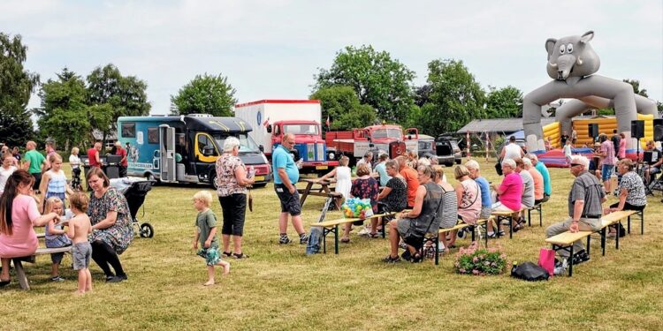 Sommerfesten i Lørslev har mange aktiviteter for børn og voksne. Privatfoto.