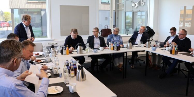 Formand for Agillix, Carl Chr. Pedersen, havde flere pointer om bureaukrati og regelforenkling til ministerens blok.