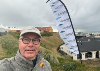 Fra morgenstunden rusker det i netavisens bannere, men meteorologerne lover aftagende vind og tørvejr op ad formiddagen og resten af fredagen.