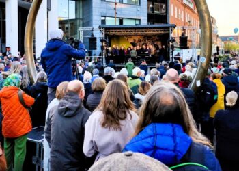 Smuk korsang på Springvandspladsen. Foto: Elling.