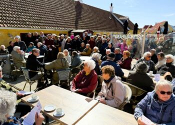 Massivt fremmøde og flot opbakning både ved Hirtshals Kro og i Hirtshals Kirke. Foto: Niels Skipper.