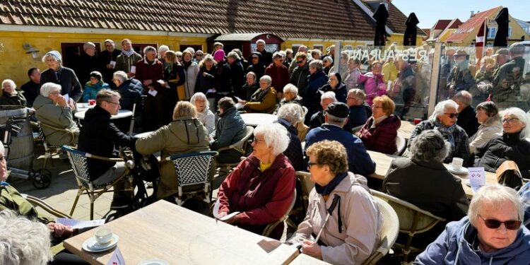 Massivt fremmøde og flot opbakning både ved Hirtshals Kro og i Hirtshals Kirke. Foto: Niels Skipper.