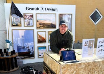 Fotograf Daniel Brandt har en stand på Naturmødet lige udenfor Lilleheden Café & Restaurant. Foto: Privat.