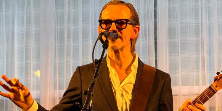 Claus Hempler leverede en nærværende og rigt varieret koncert på Tannishus. Foto: Niels Skipper.
