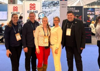Linn Indrestrand ses her stående som nummer fire fra venstre Seafood Expo Global. Foto: DOC.