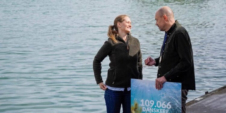 Præsident Maria Reumert Gjerding fra Danmarks Naturfredningsforening sammen med miljøminister Magnus Heunicke under Naturmødet 2025 i Hirtshals. Foto: Miljøministeriet.