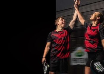 Sindal Padel- og Tennisklub inviterer alle, der har lyst til at prøve at spille Padel. PR-foto.