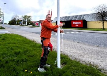 Peter Kristensen i gang med flagalleen i Tornby.