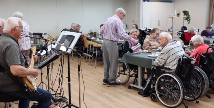 Dame- og Herreklubben kan endnu engang notere en succesfuld eftermiddag med musik og fællessang.