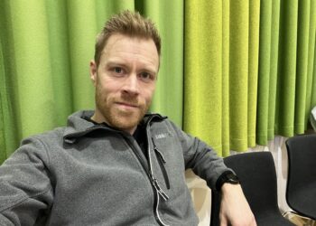 Byrådsmedlem Martin Prentow (A), mens han endnu kun var kandidat og tilhører ved byrådsmøde i Hjørring Kommune. Foto: Privat.