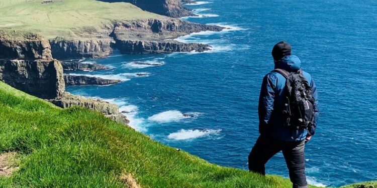 Thomas Klimek har blandt andet et nært og varmt forhold til folk og natur på Færøerne. Foto:_ Privat.