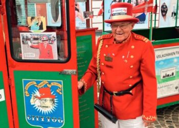 Krumme i sin flotte uniform. Foto: Arkiv.