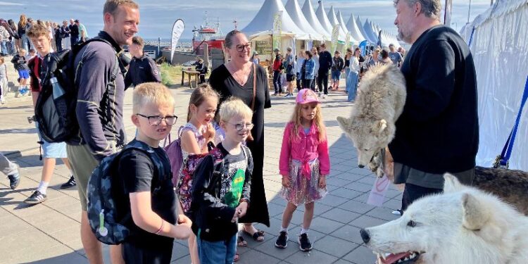 NordsøPosten vil både med skribenter og bannere som det i baggrunden på billedet være repræsenteret ved den store event i Hirtshals. Foto: Naturmødet.