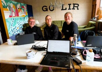 Leif, Vibeke og Emilie i Strandsalen. Foto: Niels Skipper.
