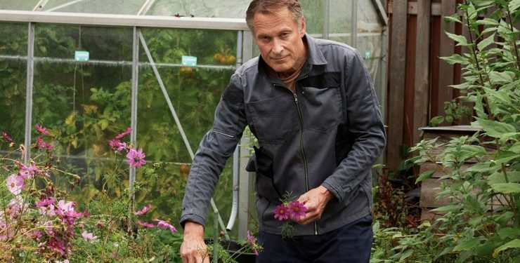 Claus Meyer har i flere end 30 år, gennem forsknings-, rådgivnings- og formidlingsaktiviteter og via sit entreprenørskab, arbejdet for at bekæmpe elendigheden og fremme mulighederne og kvaliteterne i den danske madkultur. Pressefoto