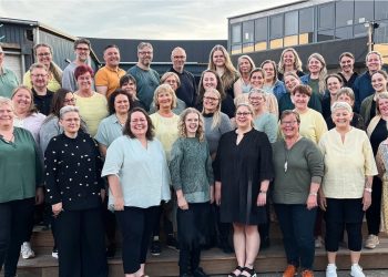 Happy Noise synger venskabet frem i Frysehuset. Privatfoto.