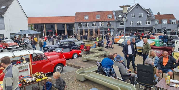 Både Nørre Torv og Nørregade var godt fyldt med flotte veterankøretøjer. Privatfoto.