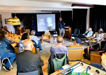 Henrik Røde Jensen holdt foredrag om Johnny Madsen i Frysehuset.