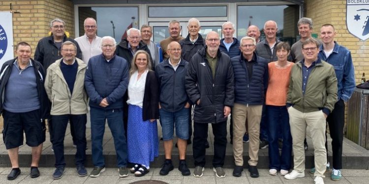 Nederst fra venstre:
Kaj Nielsen (Tyr) - Poul Pedersen (Piesen) - Jens Reffstrup - Carina Winther - Johnny Knudsen - Kristian Gammelgaard - Mogens Hejlesen (Hejler) - Lene Lynggaard Jensen og Jesper Vandsted
Øverst fra venstre:
Jens Ole Mikkelsen - Karl Aage Jensen - Erik Viberg - Bjarne Larsen - Mogens Christensen (MOC) - John Hjermitslev (Nubbi) - Flemming Heilesen (Bølle) - Jan Dige Fjerritslev (Gassi) - Peter Jensen (Prof) - Peter Allan Jensen og Martin Eriksen. Foto: Hirtshals Boldklub.