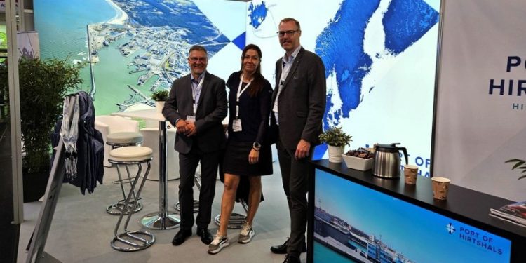 Fra venstre ses her logistikchef Michael Langballe, markedschef Ditte Gerstrøm Sørensen og direktør Per Holm Nørgaard.