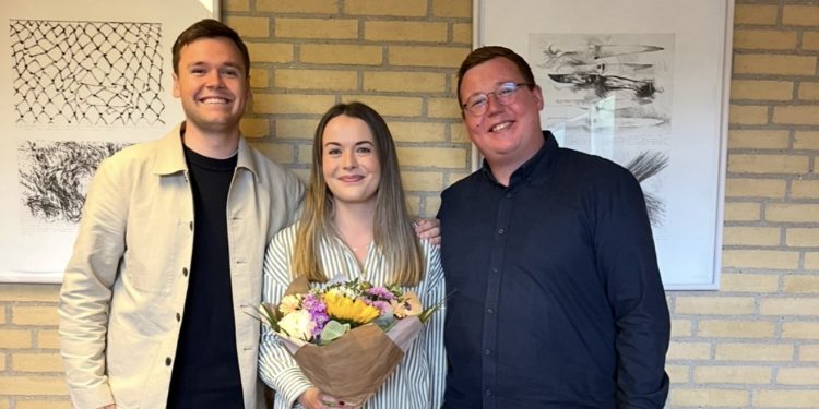 Supply Planner Sebastian S. Rold, ny udlært Frida L. Holmgaard og Category Manager Mikkel N. Iversen, Svanehøj, som er én af EnTech Marines kompagnoner i Lærlingeordningen.