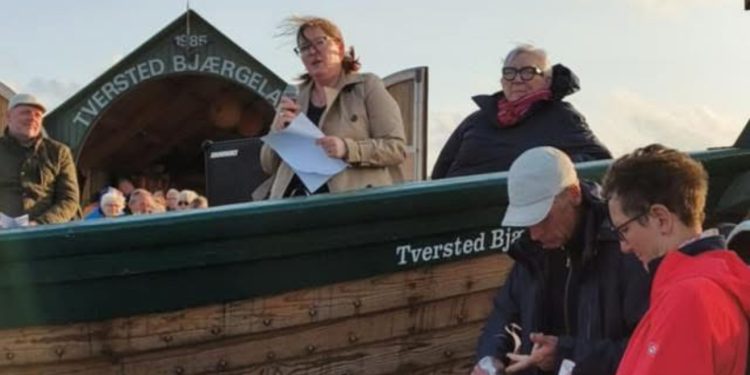 Lone Olsen holdt båltalen til Sankt Hans i Tversted. Foto: Privat.