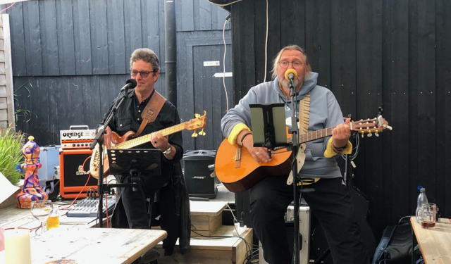 John Becker og John Hovensgaard leverer underholdningen. Privatfoto